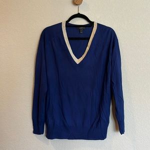 J.Crew. M. Light weight wool v neck sweater. Blue.